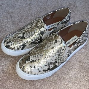 Snake skin patterned shoes